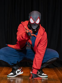 Aranhaverso leva Homem-Aranha e aventura pelo multiverso ao Teatro Brasília Shopping