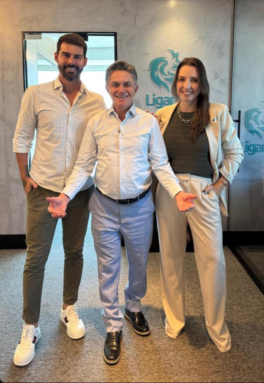 Campeões do Power Couple 7 visitam Ligamar Seguros