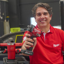 Empresa de ferramentas elétricas para o agro apoia Cacá Bueno na Stock Car e Nascar