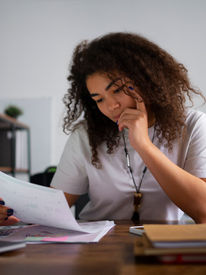 Décimo terceiro antecipado: estratégia permite abater dívidas de financiamento de imóveis, diz analista