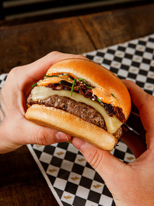 T.T. Burger lança burger inspirado em prato coreano com maionese de gochujang