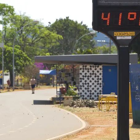 Brasília começa a semana sob alerta laranja de baixa umidade e calor pode chegar a 33°C
