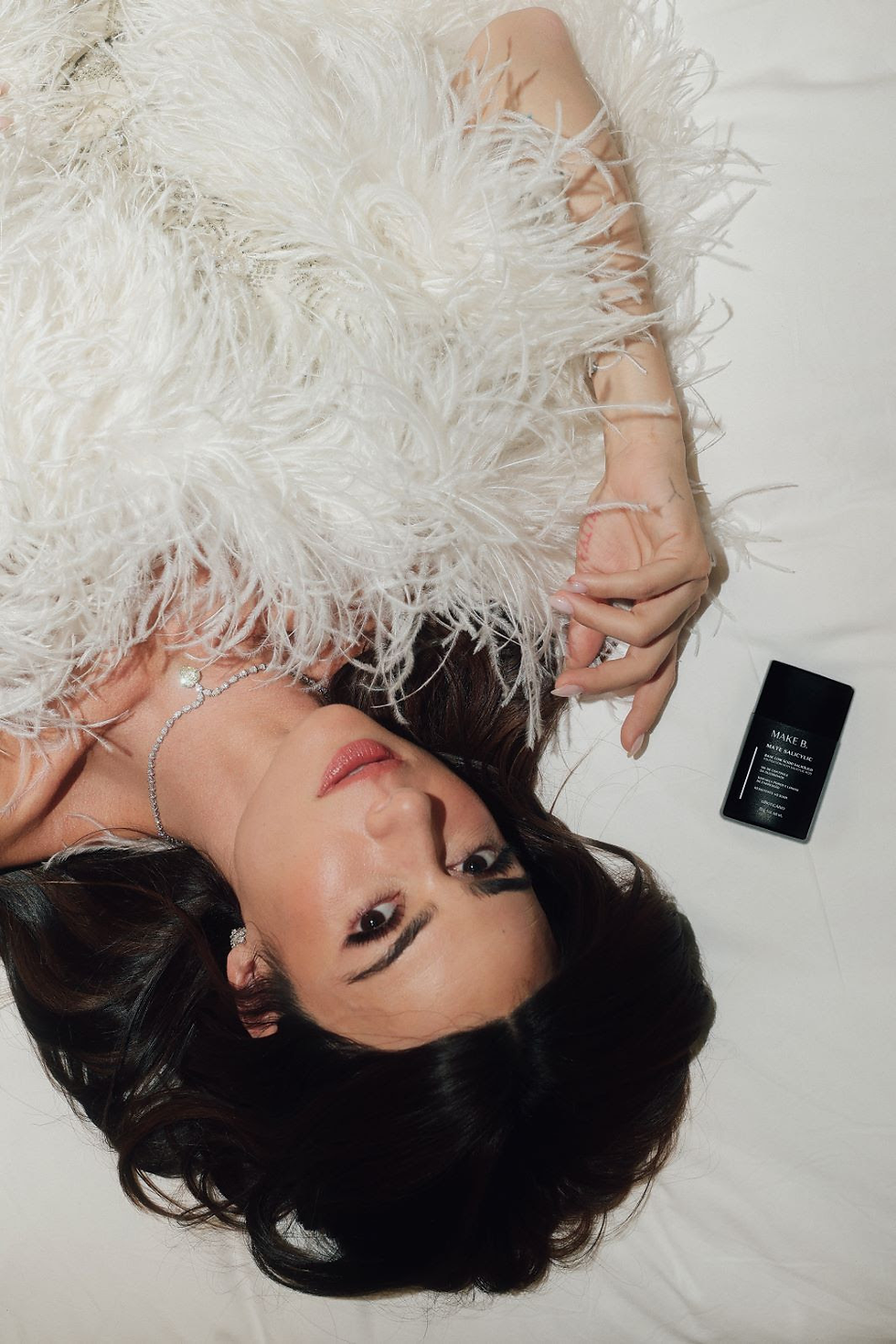 Make B. leva teste de 18 horas para Cannes com Thaila Ayala