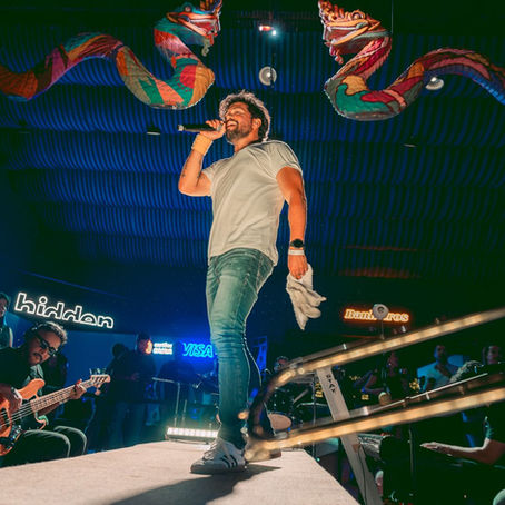 Após duas noites de sucesso, Rony Meolly comanda a terceira apresentação do "Sala de Rock" no Hidden Brasília