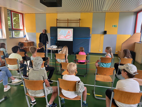 Besuch von Schulzahnarzt Michael Düber am 16.06.2025 in unserer Schule