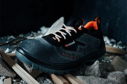 Dayanıklı ve konforlu iş güvenlik ayakkabıları ile ayaklarınızı koruyun.