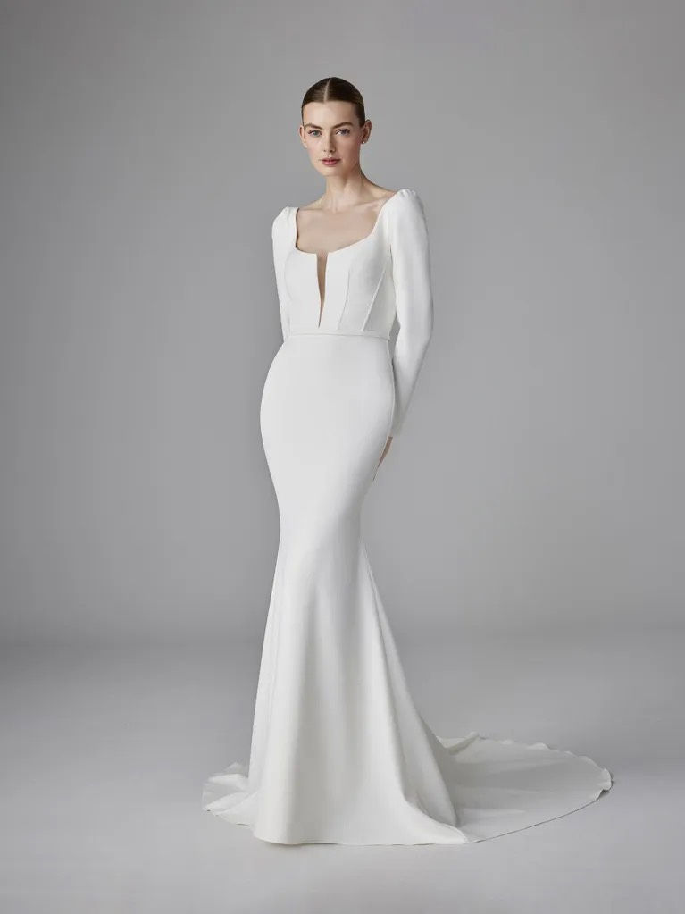 Pronovias Oropha Crepe Mermaid Wedding Dress with V-Neck and Long Sleeves