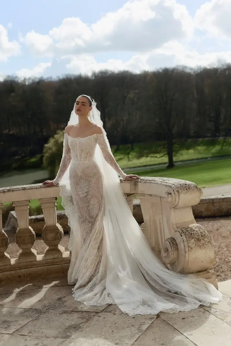 Thumbnail: WONA Concept Lunaria – Chantilly Lace A-Line Wedding Dress