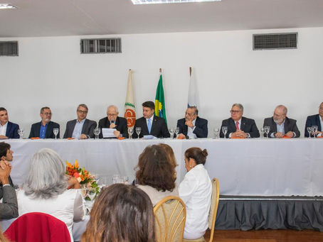 Presidente da CNseg destaca liderança do homenageado