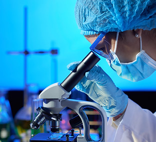 examining-sample-with-microscope.