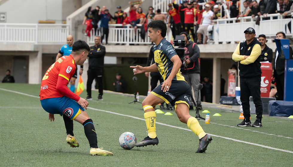San Luis gana a estadio lleno y presiona al líder