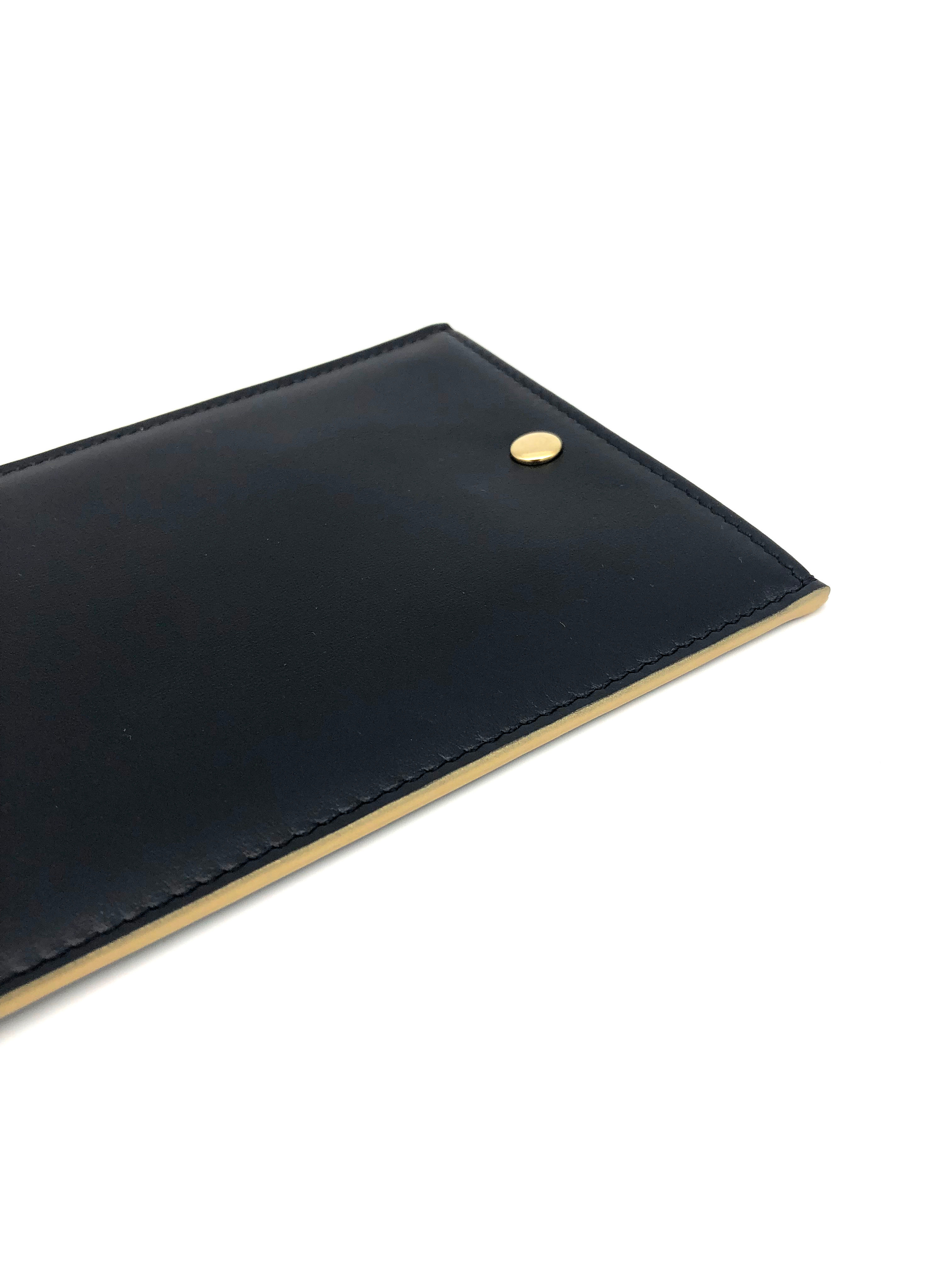 Étui à lunettes "Wednesday" - Cuir lisse noir bordure dorée

