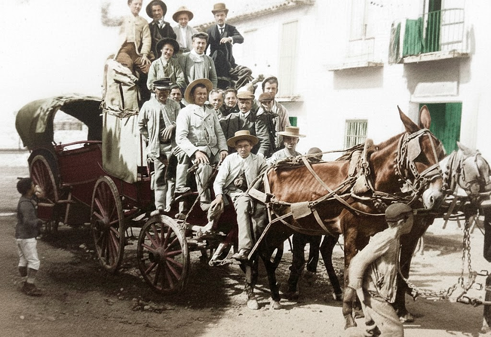 Transporte "La Velaña" que comunicaba la capital malagueña con Vélez-Málaga, perteneciente a la familia de Antonio Lanzas 1900-1910. FUENTE- Francisco Montoro