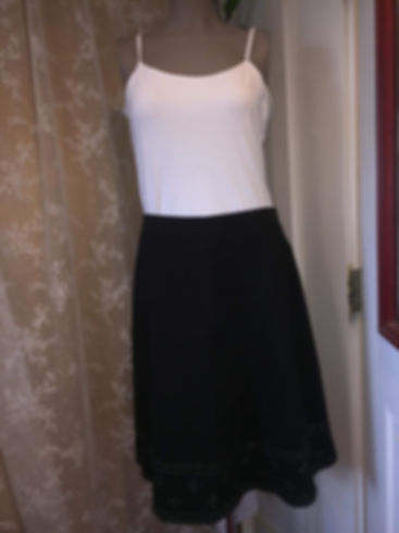 LARGE/12 black skirt w silver sequin design