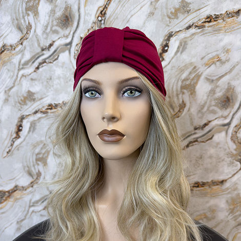 Bordó turbán sapka.