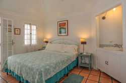 Room1 e