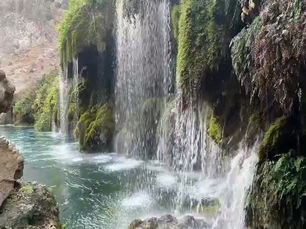 Водопады в районе Мармариса, которые выделяются своими уникальными характеристиками и незабываемыми впечатлениями.