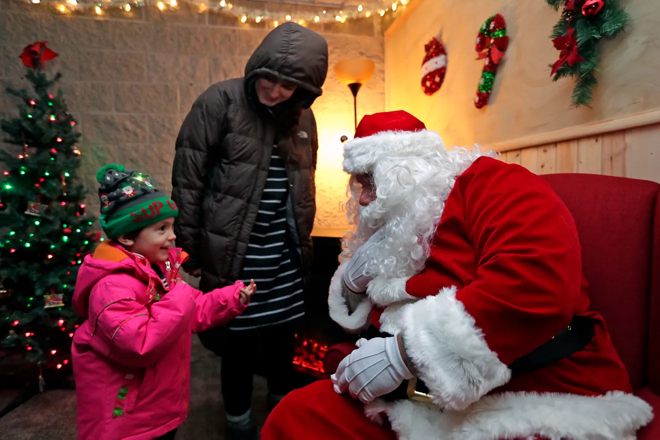 e4b64b75-b639-4adc-a761-6647ab0cbddc-APC_FestivalOfLights_1207190336.jpg.webp