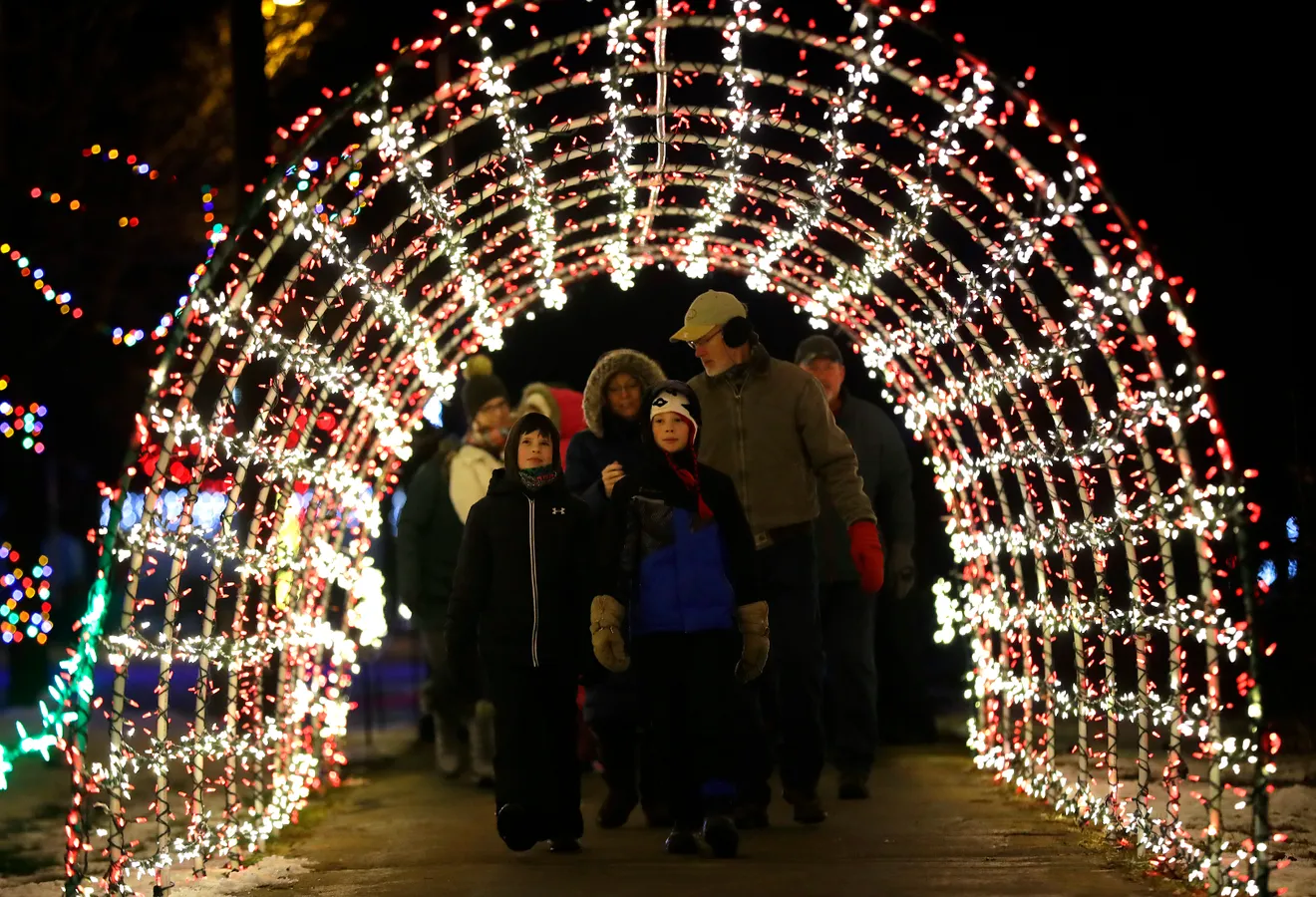 49228aba-d9f8-4ae4-ac52-01847700fa1f-APC_FestivalOfLights_1207190016.jpg.webp