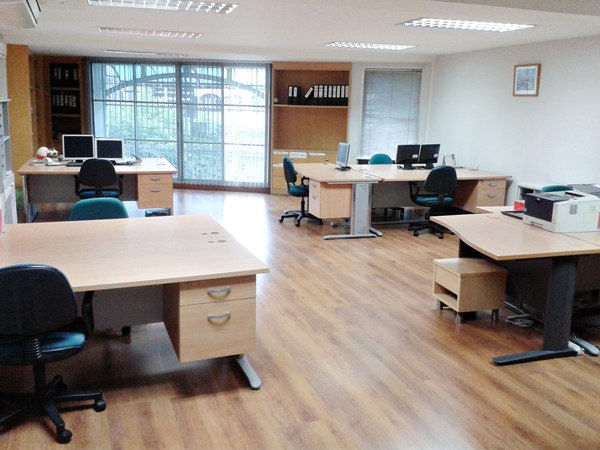 ภาพขนาดย่อ: BR 0026 ให้เช่าพื้นที่สำนักงาน 2 ชั้น พร้อมเฟอร์สำนักงานครบ ติดถนนลาดพร้าว