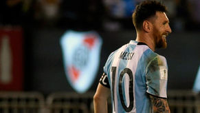 Argentina recibe a Perú en el Monumental