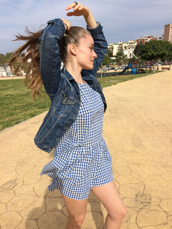 VESTIDO DE CUADRO VOLUMEN.