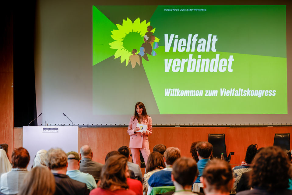 Moderation, Vielfalt, Grüne, Stuttgart, Baden-Württemberg, Moderatorin