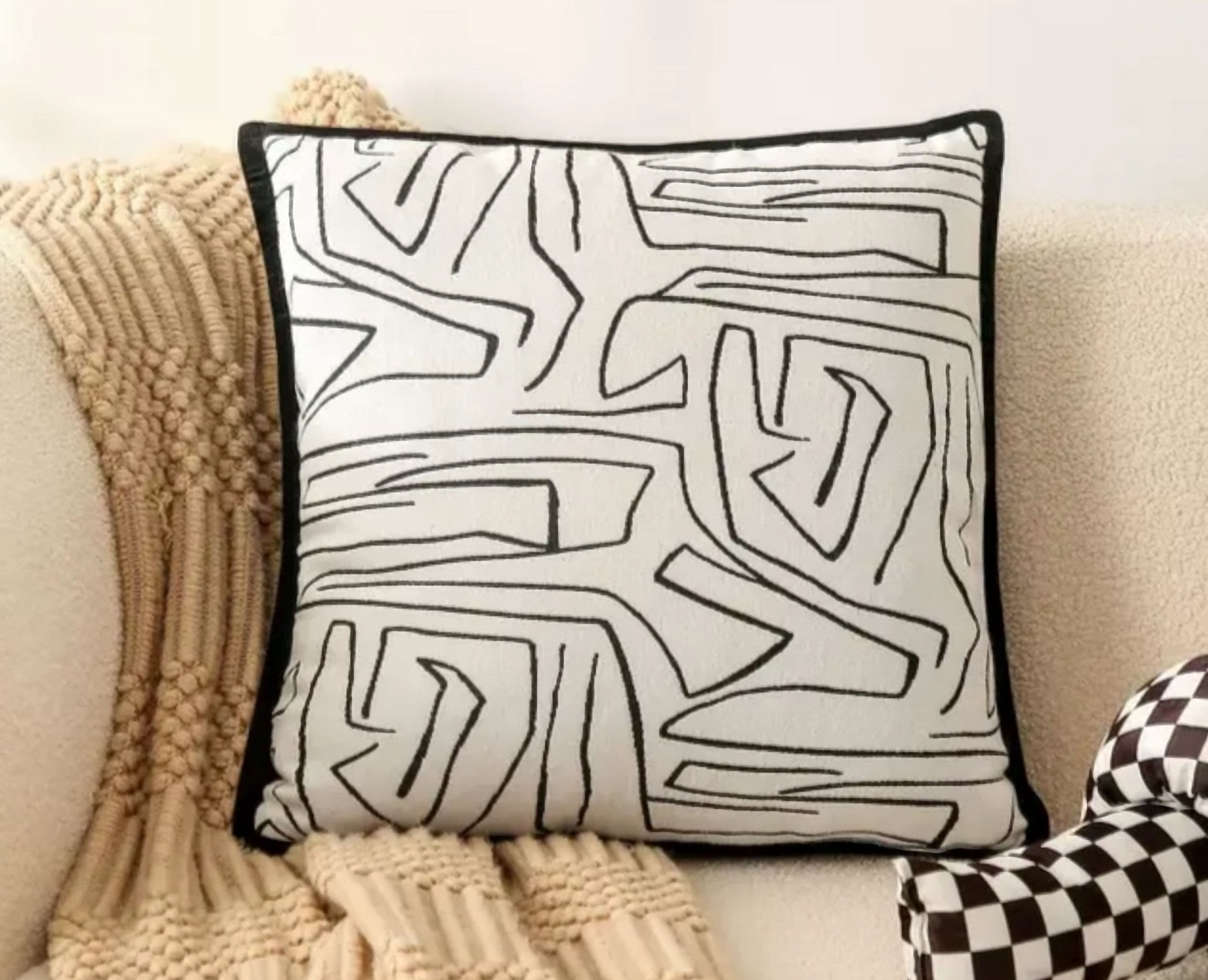 Black & White Luxury Plush Pillows (Set of 2)