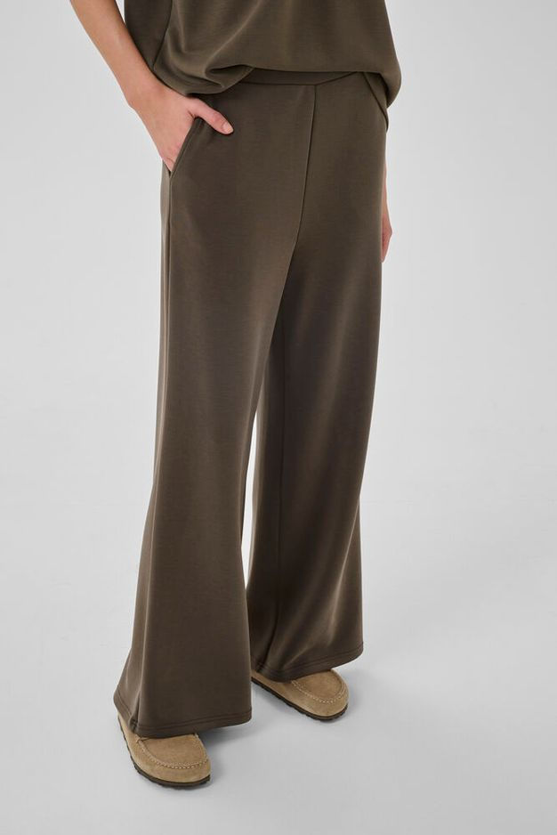 Thumbnail: broek My essential wardrobe