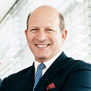 Retrato de um empresário sorridente