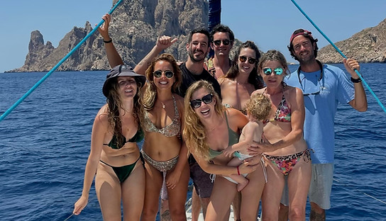 Celebración de cumpleaños a bordo en Ibiza