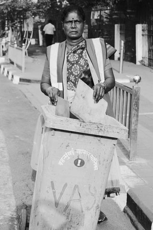 Mein saphaii wala hu, Kachara wala nahi, Kachara toh app failate ho.