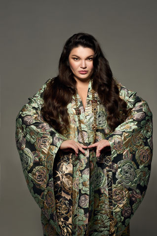 Mezzo-soprano Kseniia Nikolaieva in an ornate gold coat