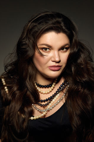Kseniia Nikolaieva close portrait with beads