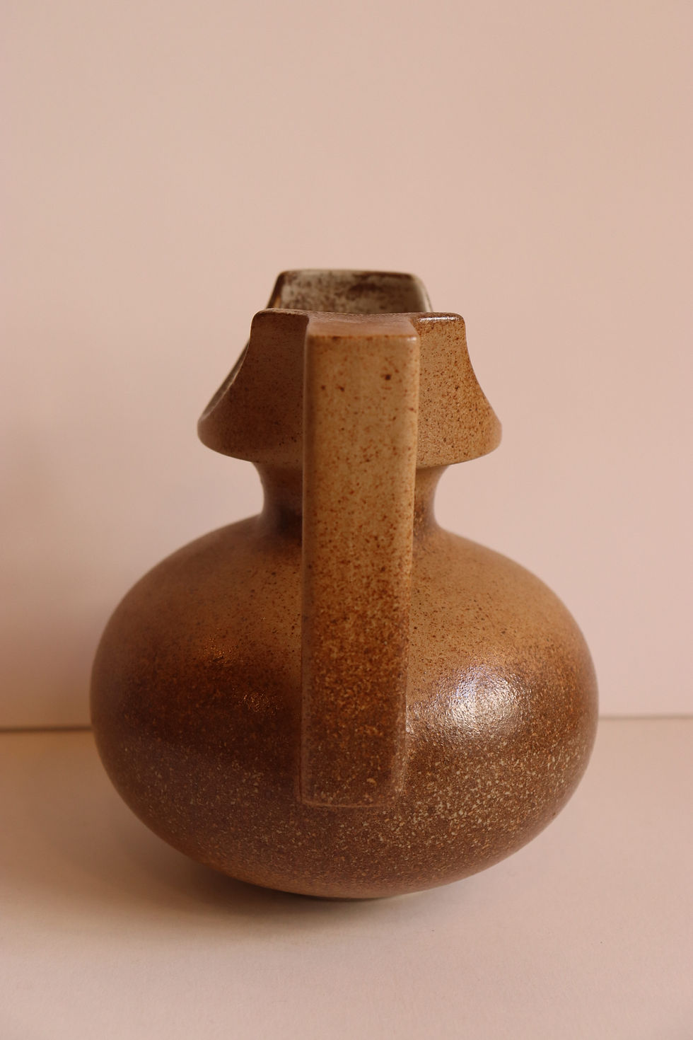 Miniature : Carafe avec goulot au design géométrique unique