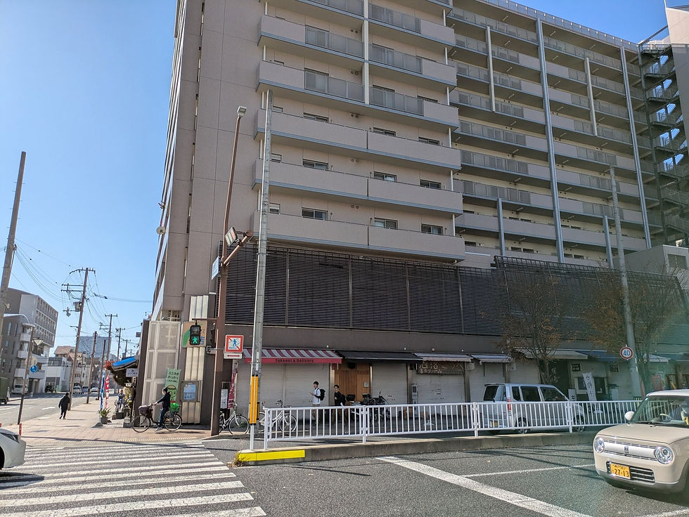 共同建替住宅の一例。低層部は商業スペースとなっている。