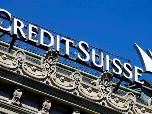 Ação do Credit derrete 51% após compra pelo UBS abaixo do valor de mercado