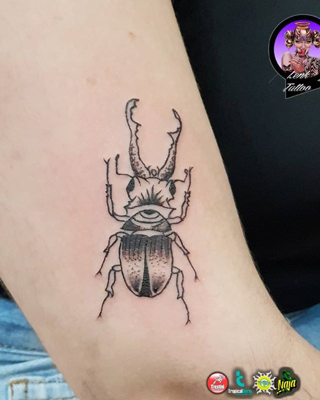 Tattoo de #besouro feita pelo _felipeshr