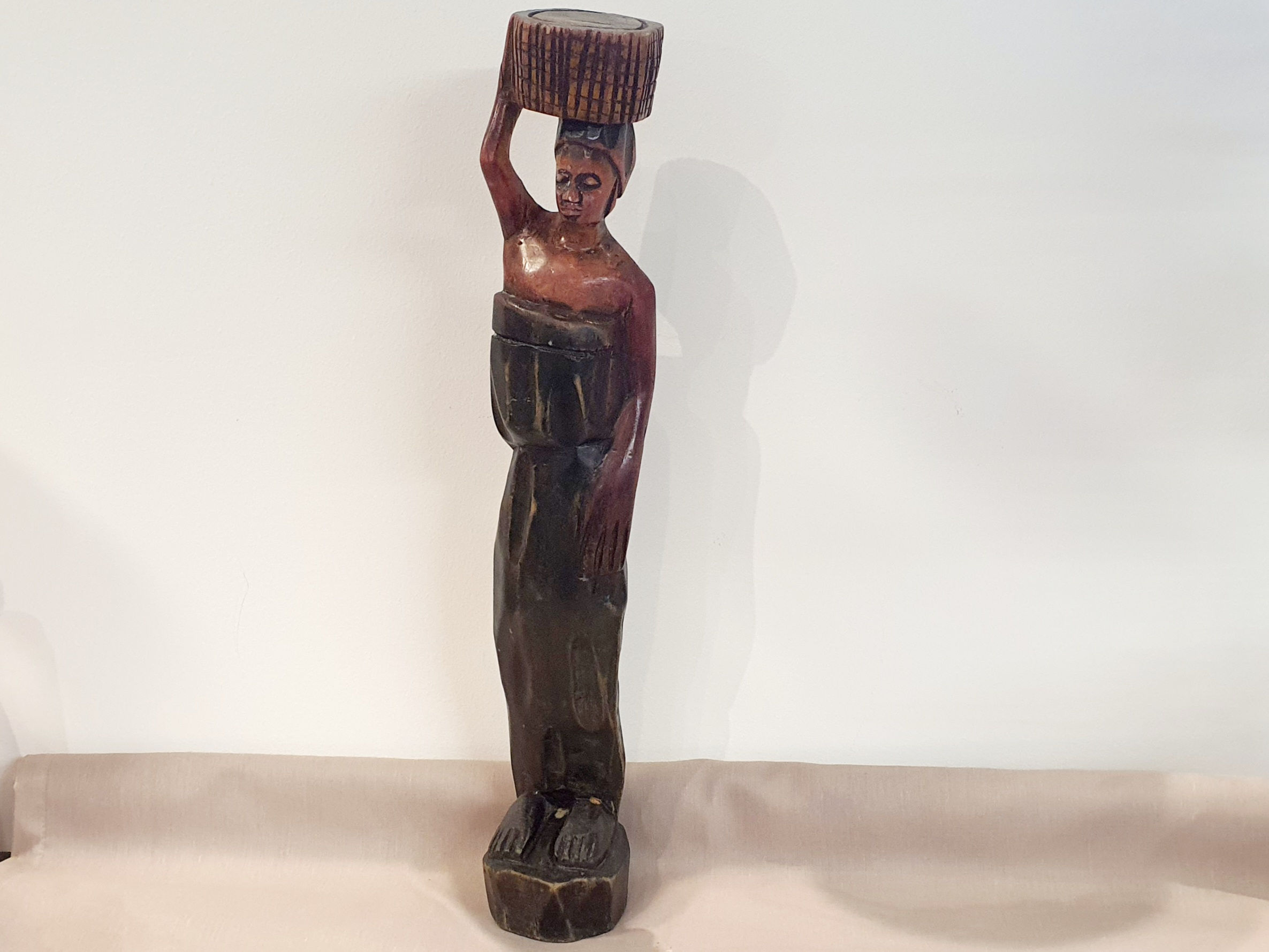 Träskulptur Afrikansk kvinna