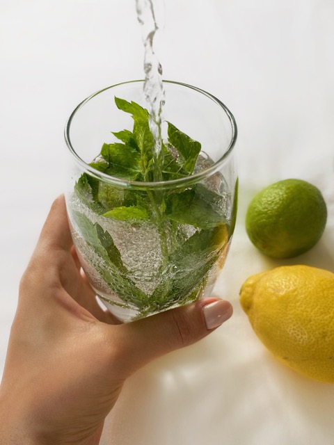 Invisalign trinken: Was darf man mit der Schiene trinken?