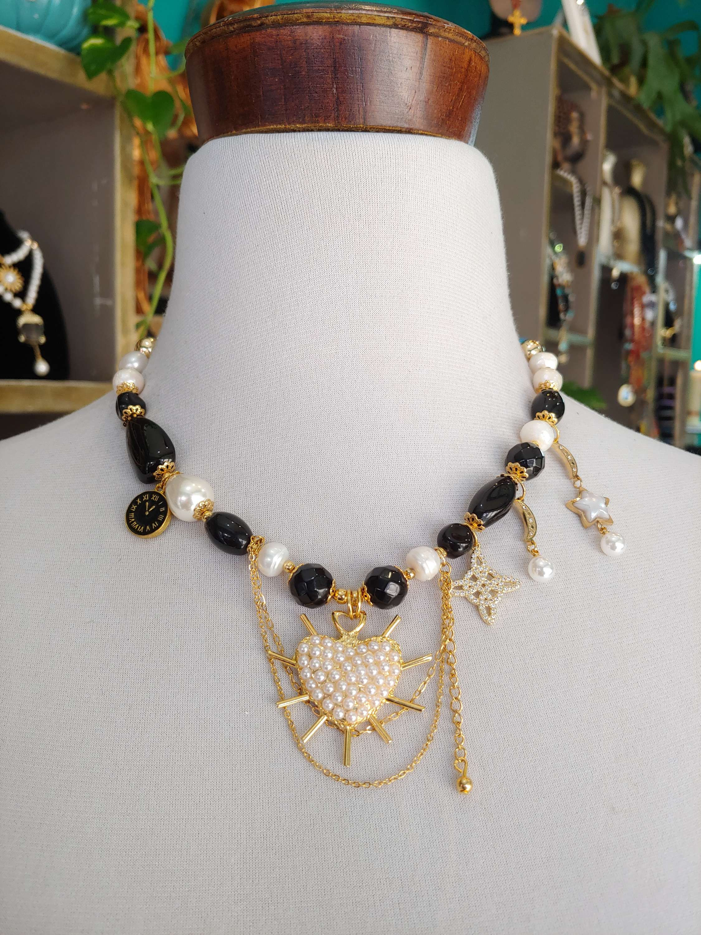 COLLAR CORTO PERLA NEGRO