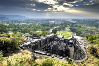 ESTE TEMPLO FUE ESCULPIDO EN UNA MONTAÑA ¡NADIE SABE CÓMO ‘LOS CONSTRUCTORES’ LO HICIERON!