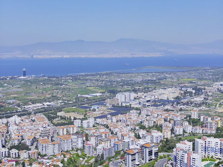 Koru Narlıdere'de Deniz Manzaralı Satılık 2+1