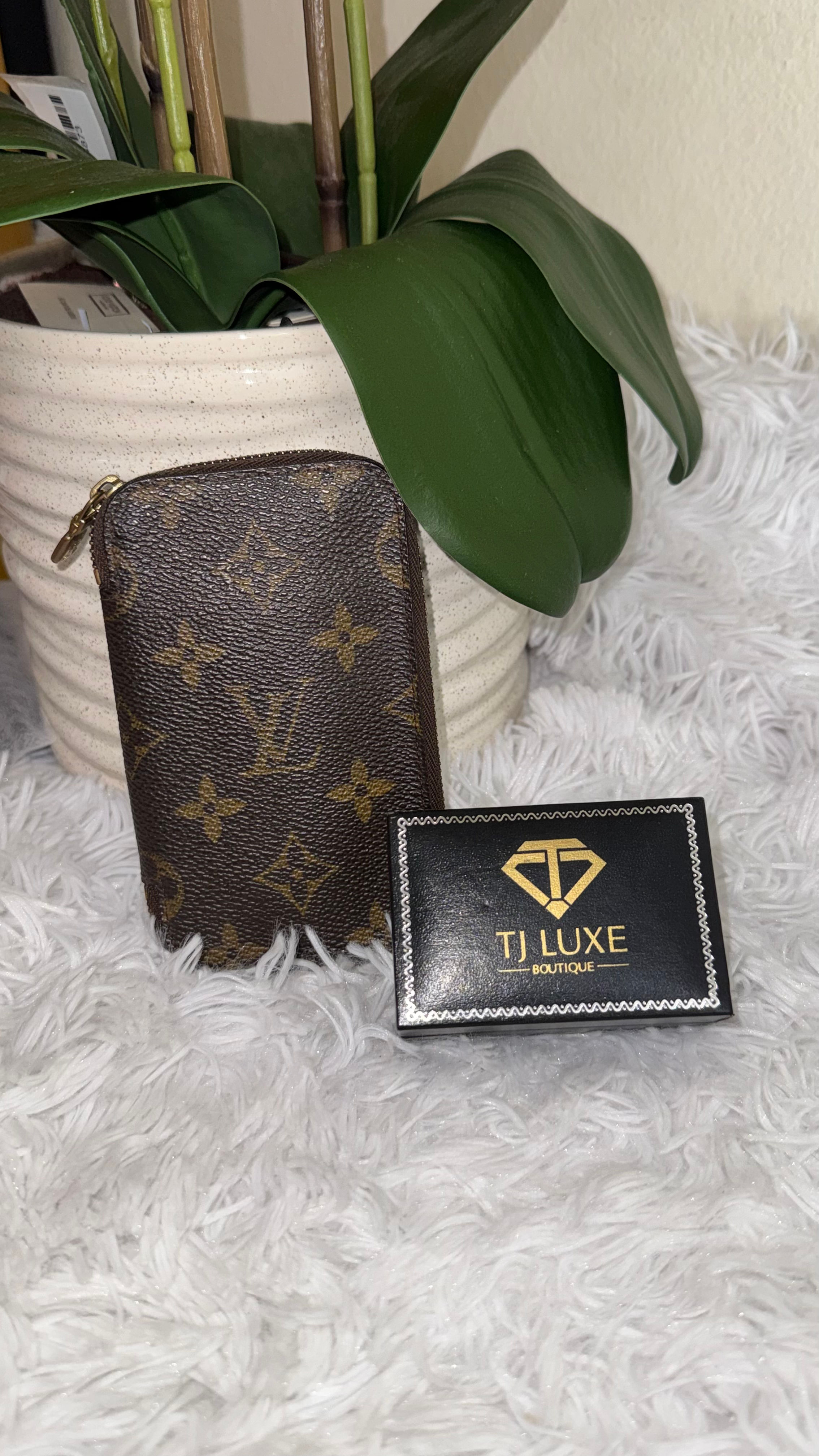 Louis Vuitton Monogram 6- Key Case Zippy Holder