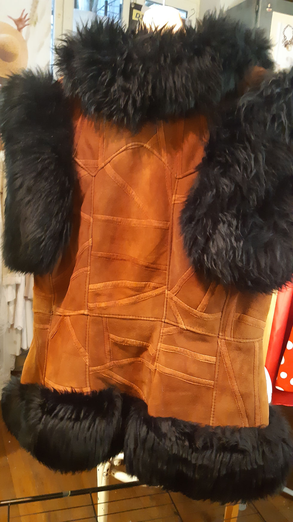 Miniature : Gilet sans manches fausse fourrure et peau