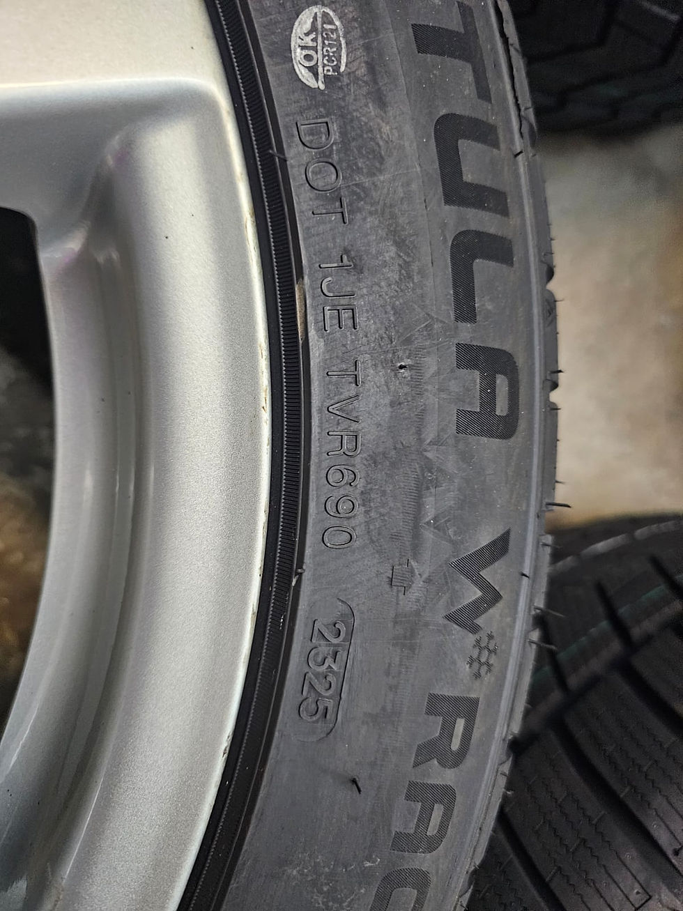 Miniaturbild: Mercedes S-Klasse W221 18zoll A2214015102, Neue 255/45R18 Winterreifen