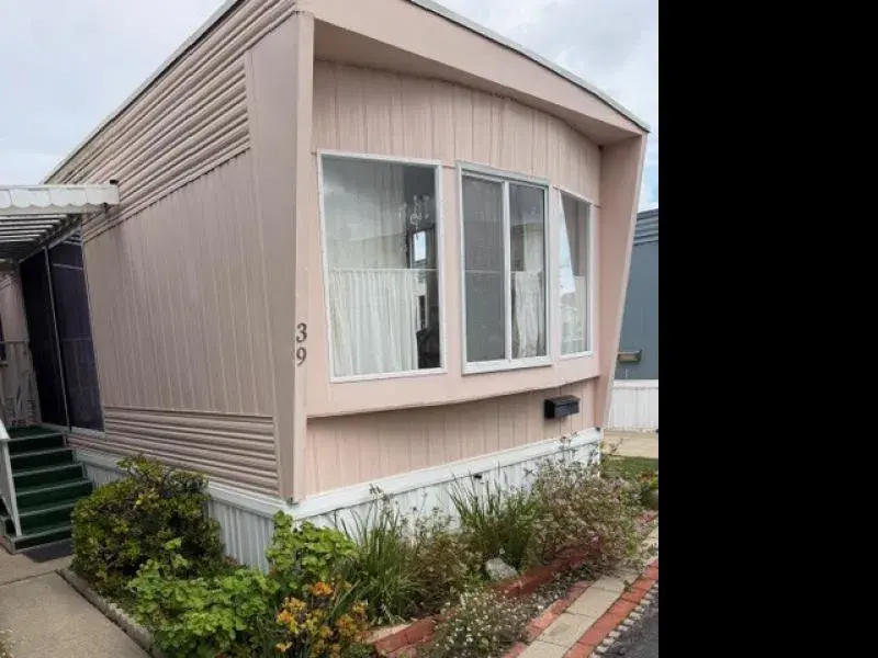 Gradient Ceramic Vase