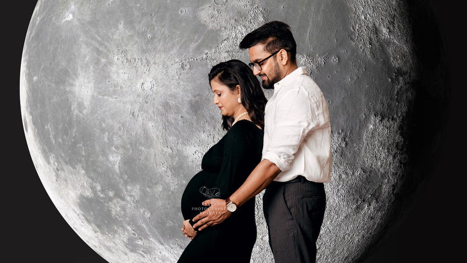 Traditional Saree Maternity Photoshoots: Grace and Culture
