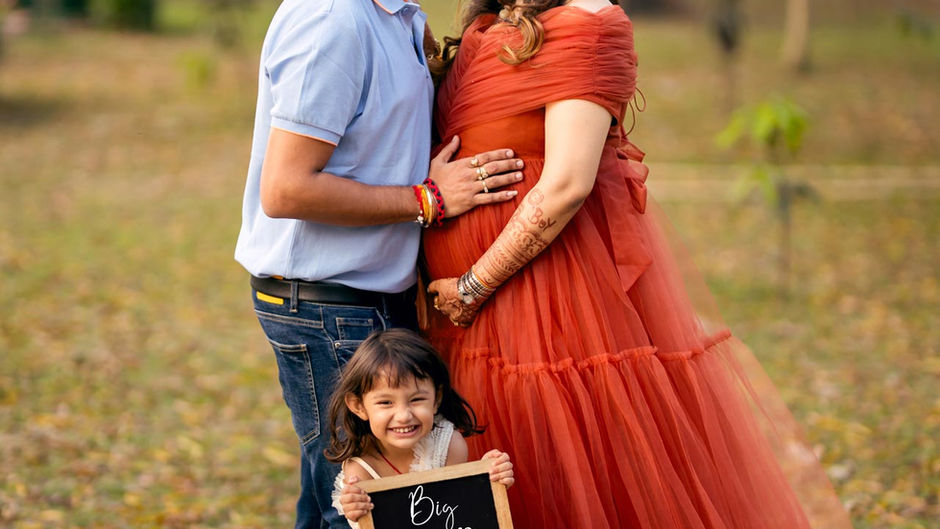 Maternity Photoshoot with Siblings: Making Memories as a Family