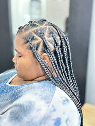 Medium Triangle Knotless braids